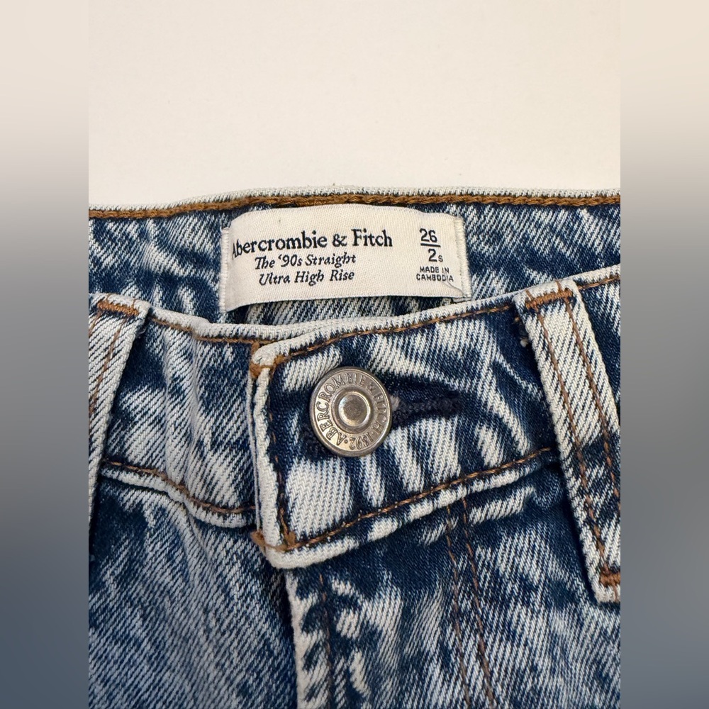 Abercrombie & Fitch Light Wash Straight Leg Jeans - Picture 6 of 10